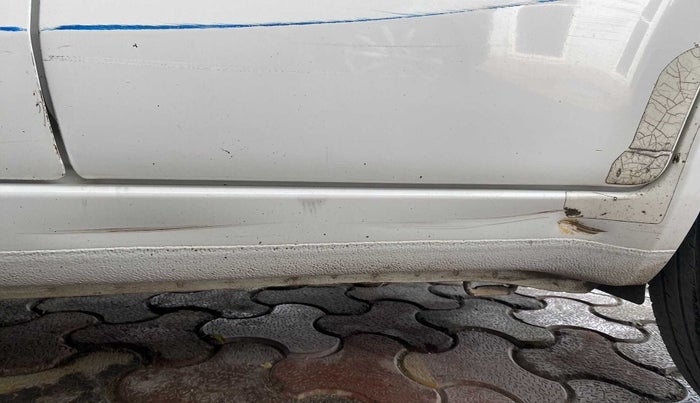 2013 Maruti Ritz VXI, Petrol, Manual, 79,780 km, Left running board - Slightly dented