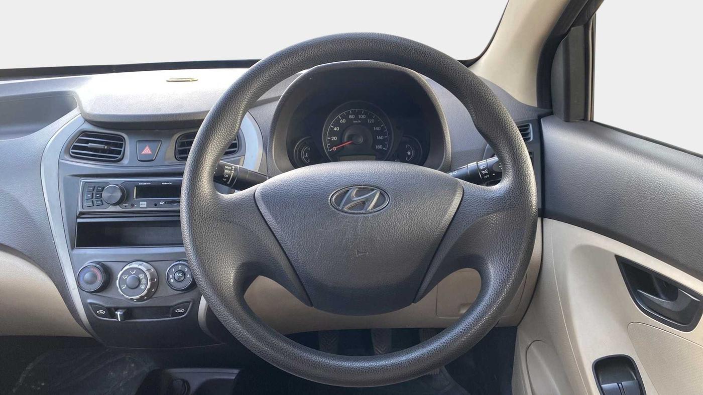 2014 Hyundai Eon ERA +, Petrol, Manual, 44,121 km, Steering Wheel Close Up