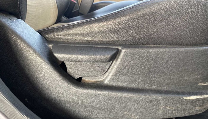 2014 Hyundai Eon ERA +, Petrol, Manual, 44,121 km, Driver Side Adjustment Panel