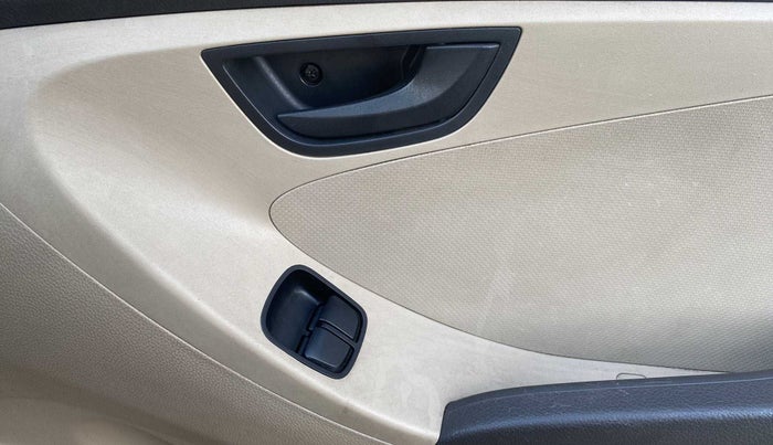 2014 Hyundai Eon ERA +, Petrol, Manual, 44,121 km, Driver Side Door Panels Control