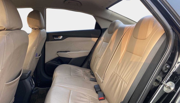 2018 Hyundai Verna 1.6 VTVT SX, Petrol, Manual, 30,543 km, Right Side Rear Door Cabin