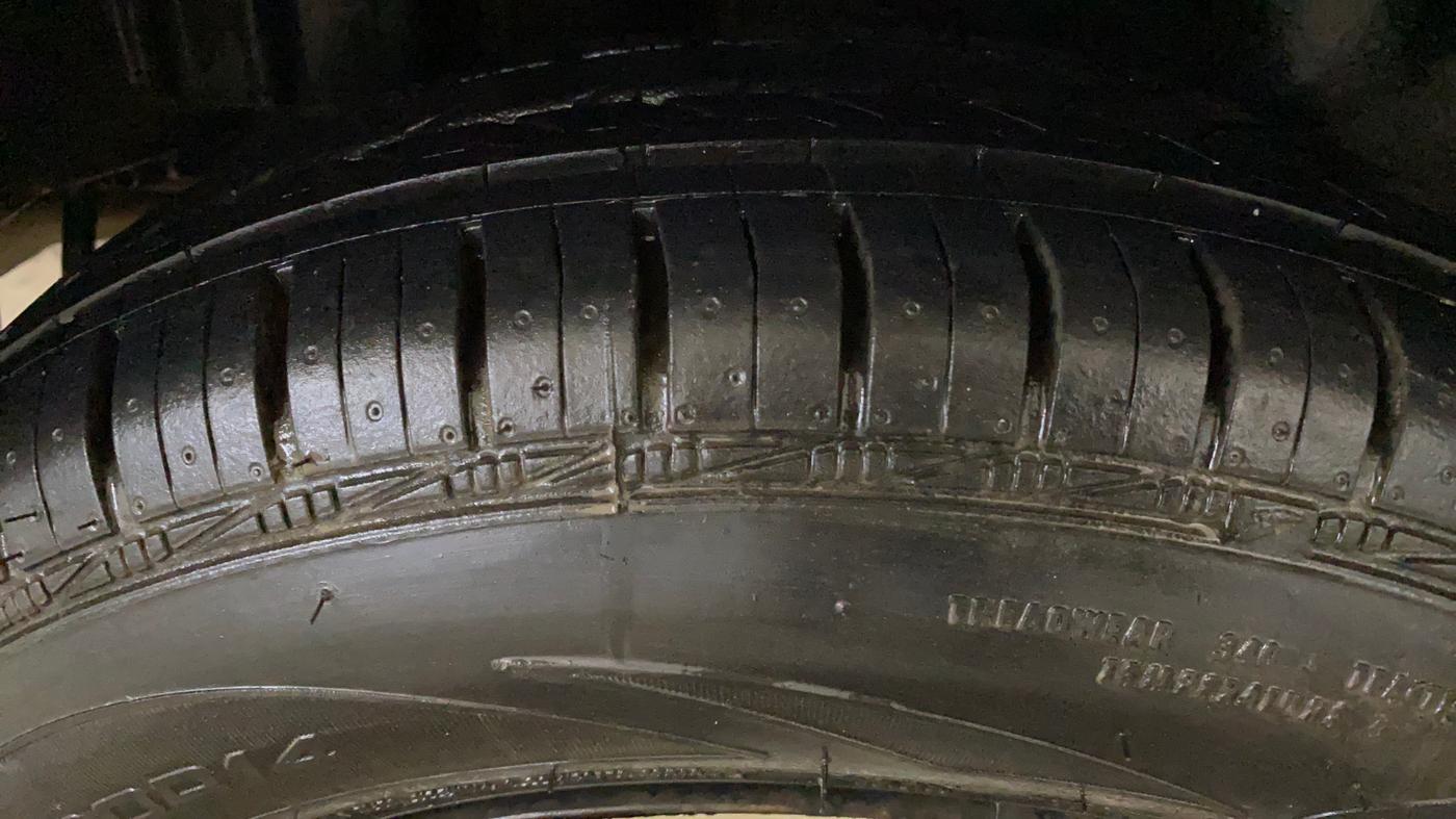 2015 Maruti Swift Dzire VXI, Petrol, Manual, 64,892 km, Right Rear Tyre Tread