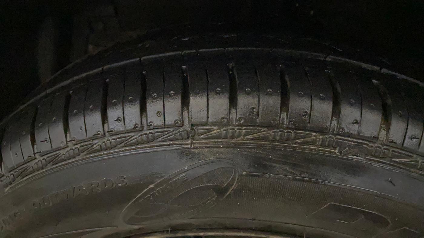 2015 Maruti Swift Dzire VXI, Petrol, Manual, 64,892 km, Left Front Tyre Tread