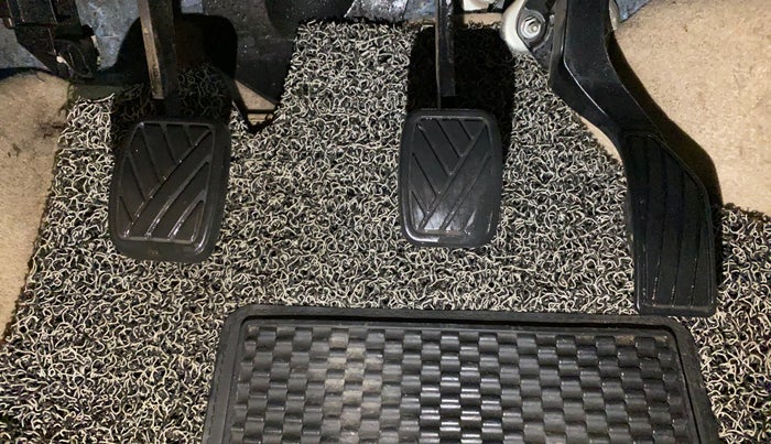 2015 Maruti Swift Dzire VXI, Petrol, Manual, 64,892 km, Pedals