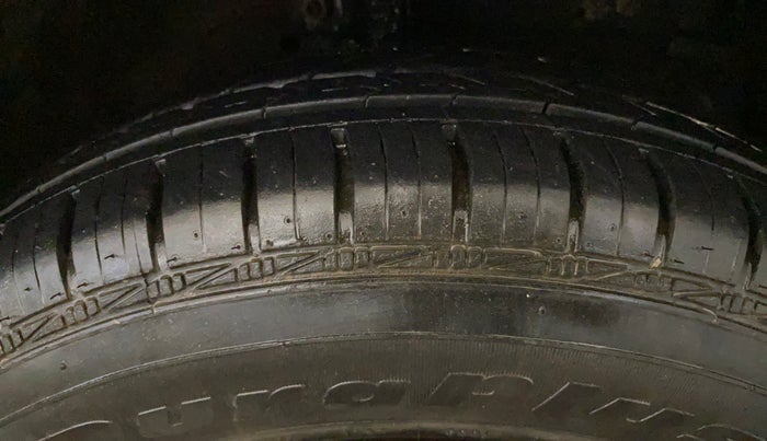 2015 Maruti Swift Dzire VXI, Petrol, Manual, 64,892 km, Right Front Tyre Tread