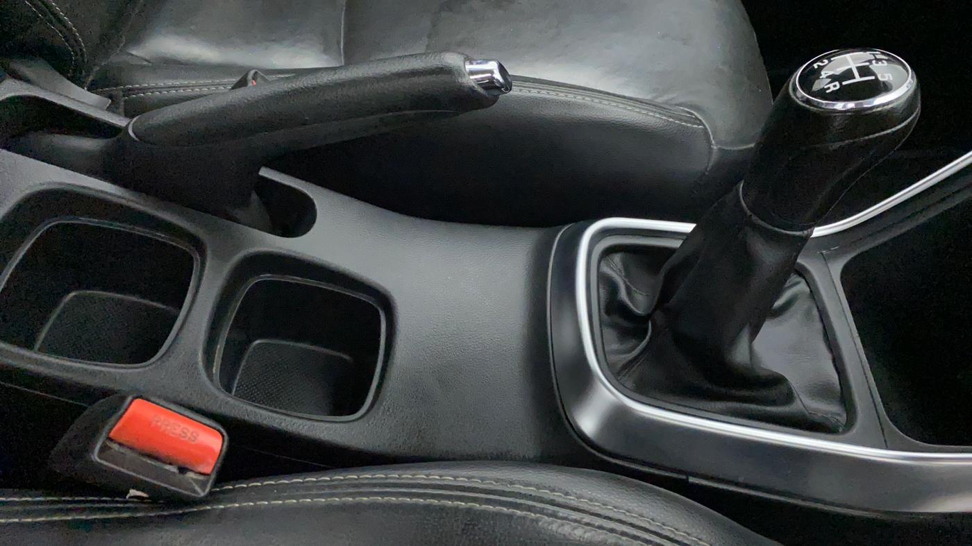 2018 Maruti S Cross ALPHA SHVS, Diesel, Manual, 1,49,171 km, Gear Lever