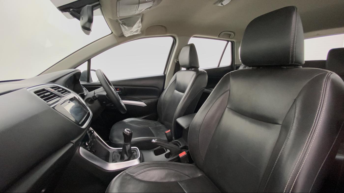 2018 Maruti S Cross ALPHA SHVS, Diesel, Manual, 1,49,171 km, Right Side Front Door Cabin View