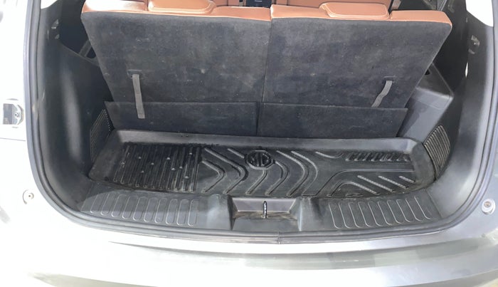 2020 MG HECTOR PLUS SHARP 1.5 PETROL TURBO HYBRID MT 6-STR, Petrol, Manual, 52,035 km, Boot Inside