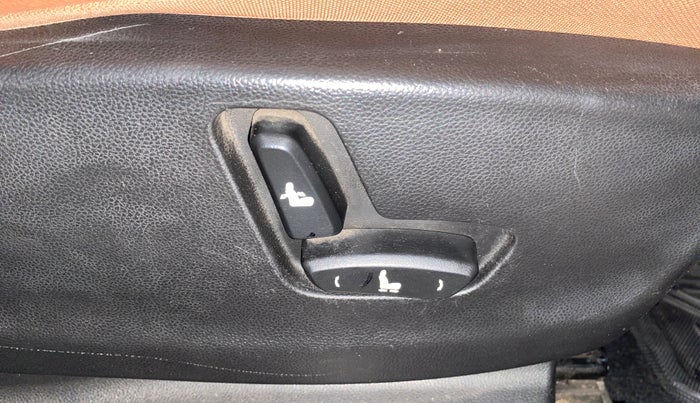 2020 MG HECTOR PLUS SHARP 1.5 PETROL TURBO HYBRID MT 6-STR, Petrol, Manual, 52,035 km, Driver Side Adjustment Panel