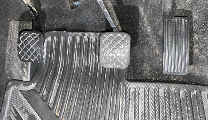 2020 MG HECTOR PLUS SHARP 1.5 PETROL TURBO HYBRID MT 6-STR, Petrol, Manual, 52,035 km, Pedals