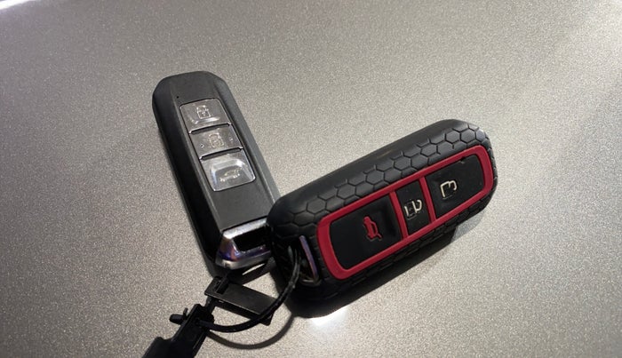 2020 MG HECTOR PLUS SHARP 1.5 PETROL TURBO HYBRID MT 6-STR, Petrol, Manual, 52,035 km, Key Close Up