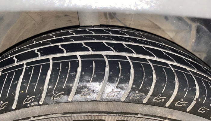 2020 MG HECTOR PLUS SHARP 1.5 PETROL TURBO HYBRID MT 6-STR, Petrol, Manual, 52,035 km, Right Front Tyre Tread