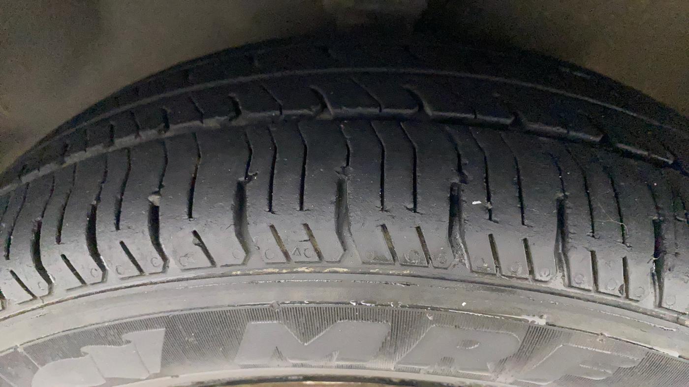2013 Hyundai Santro Xing GLS, Petrol, Manual, 74,213 km, Right Front Tyre Tread