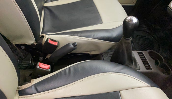 2013 Hyundai Santro Xing GLS, Petrol, Manual, 74,213 km, Gear lever - Boot cover slightly torn
