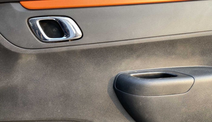 2020 Renault Kwid CLIMBER 1.0, Petrol, Manual, 9,484 km, Driver Side Door Panels Control