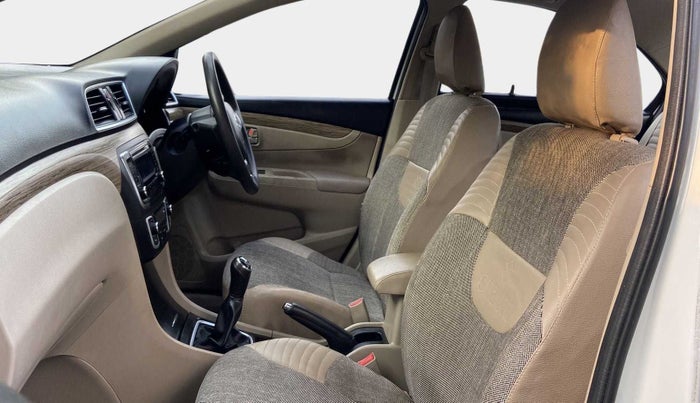 2018 Maruti Ciaz DELTA 1.5 SHVS MT PETROL, Petrol, Manual, 61,880 km, Right Side Front Door Cabin