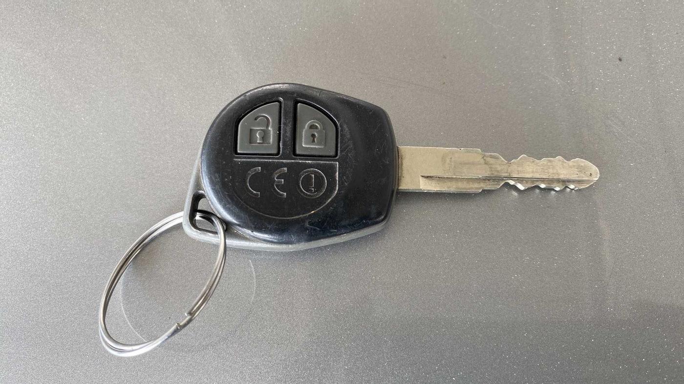 2020 Maruti Dzire VXI, CNG, Manual, 40,891 km, Key Close Up
