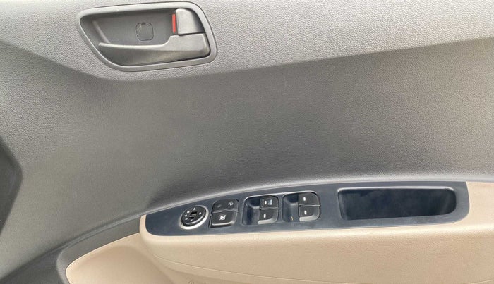 2017 Hyundai Grand i10 MAGNA AT 1.2 KAPPA VTVT, CNG, Automatic, 76,955 km, Driver Side Door Panels Control