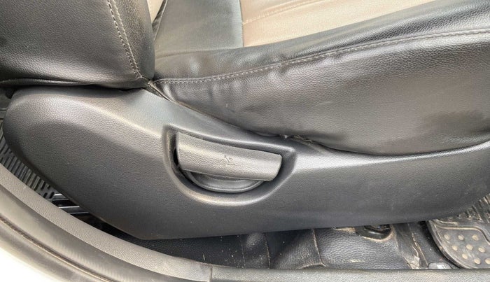 2017 Hyundai Grand i10 MAGNA AT 1.2 KAPPA VTVT, CNG, Automatic, 76,955 km, Driver Side Adjustment Panel