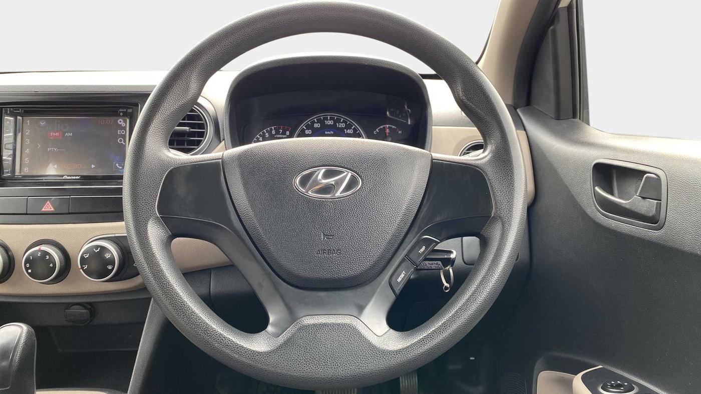 2017 Hyundai Grand i10 MAGNA AT 1.2 KAPPA VTVT, CNG, Automatic, 76,955 km, Steering Wheel Close Up