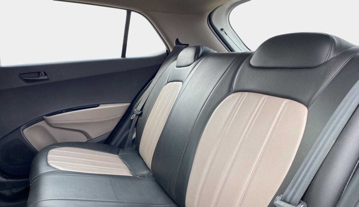 2017 Hyundai Grand i10 MAGNA AT 1.2 KAPPA VTVT, CNG, Automatic, 76,955 km, Right Side Rear Door Cabin