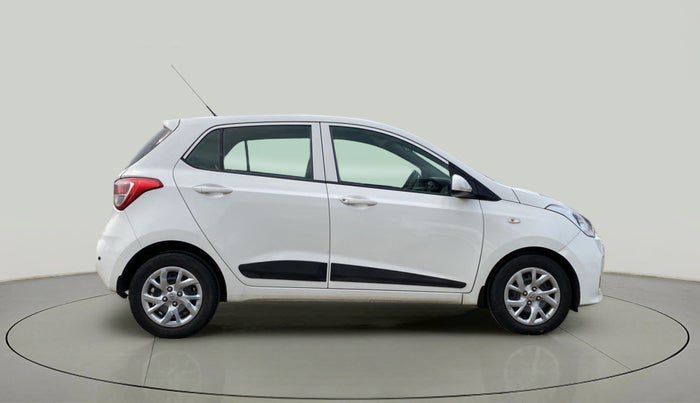2017 Hyundai Grand i10 MAGNA AT 1.2 KAPPA VTVT, CNG, Automatic, 76,955 km, Right Side View