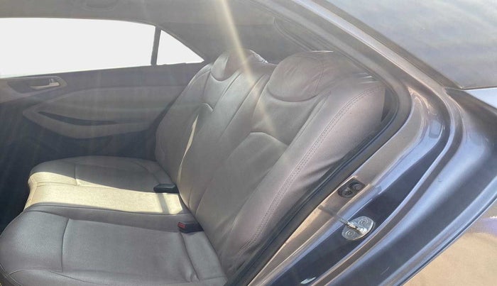 2020 Hyundai Elite i20 MAGNA PLUS 1.2, Petrol, Manual, 28,220 km, Right Side Rear Door Cabin