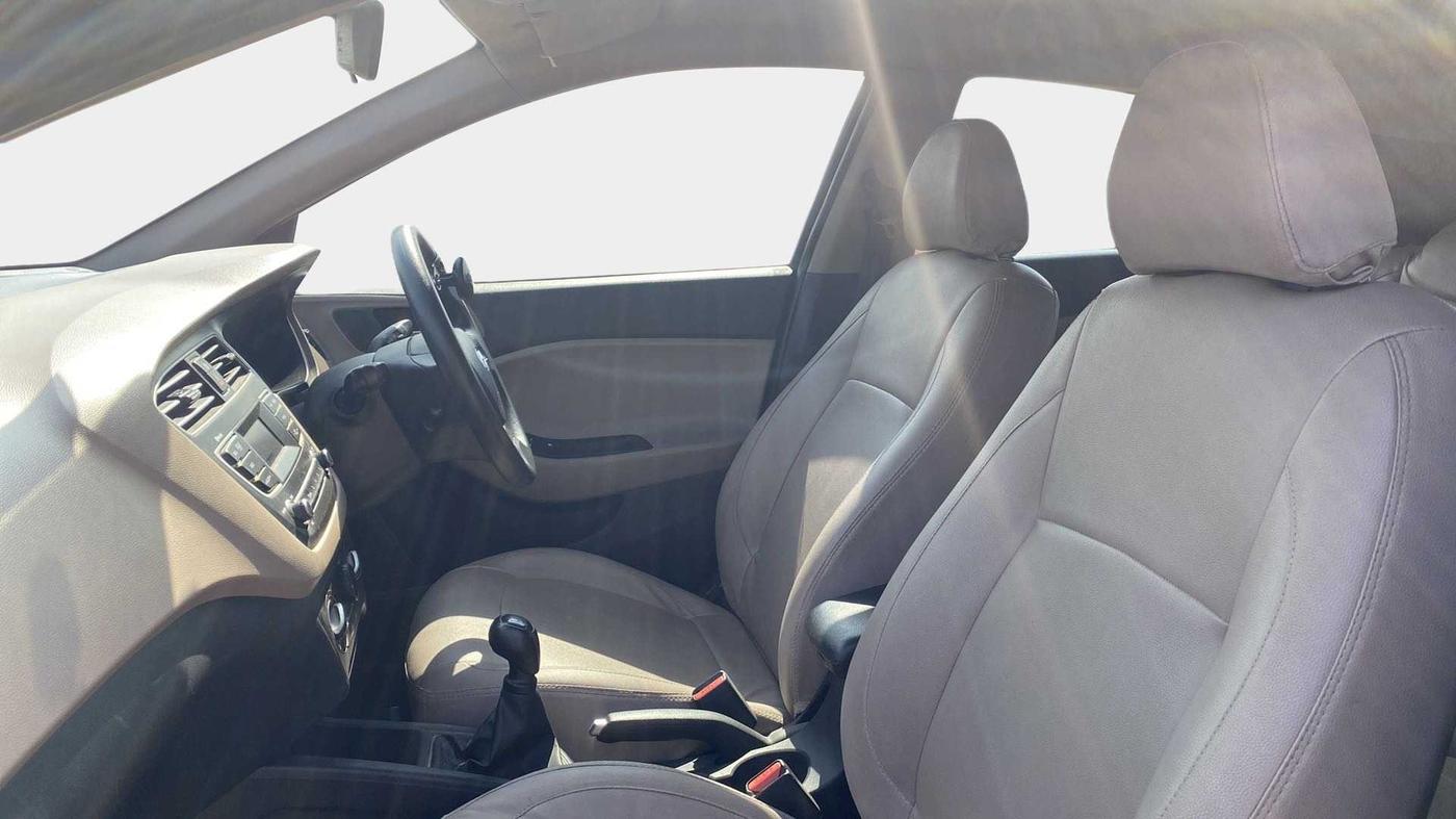 2020 Hyundai Elite i20 MAGNA PLUS 1.2, Petrol, Manual, 28,220 km, Right Side Front Door Cabin
