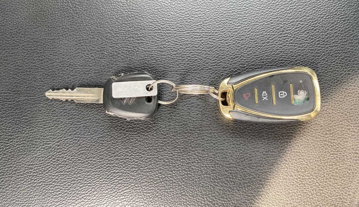 2019 Maruti Alto LXI CNG, CNG, Manual, 27,084 km, Key Close Up
