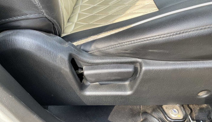 2019 Maruti Alto LXI CNG, CNG, Manual, 27,084 km, Driver Side Adjustment Panel