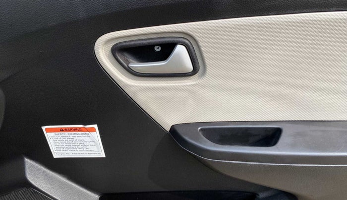 2019 Maruti Alto LXI CNG, CNG, Manual, 27,084 km, Driver Side Door Panels Control