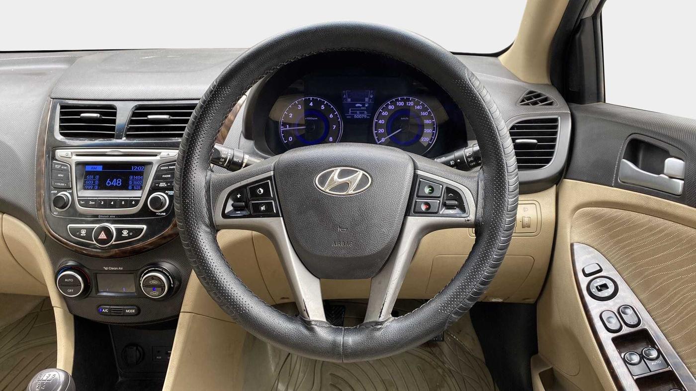 2015 Hyundai Verna FLUIDIC 4S 1.6 VTVT S(O), Petrol, Manual, 50,091 km, Steering Wheel Close Up