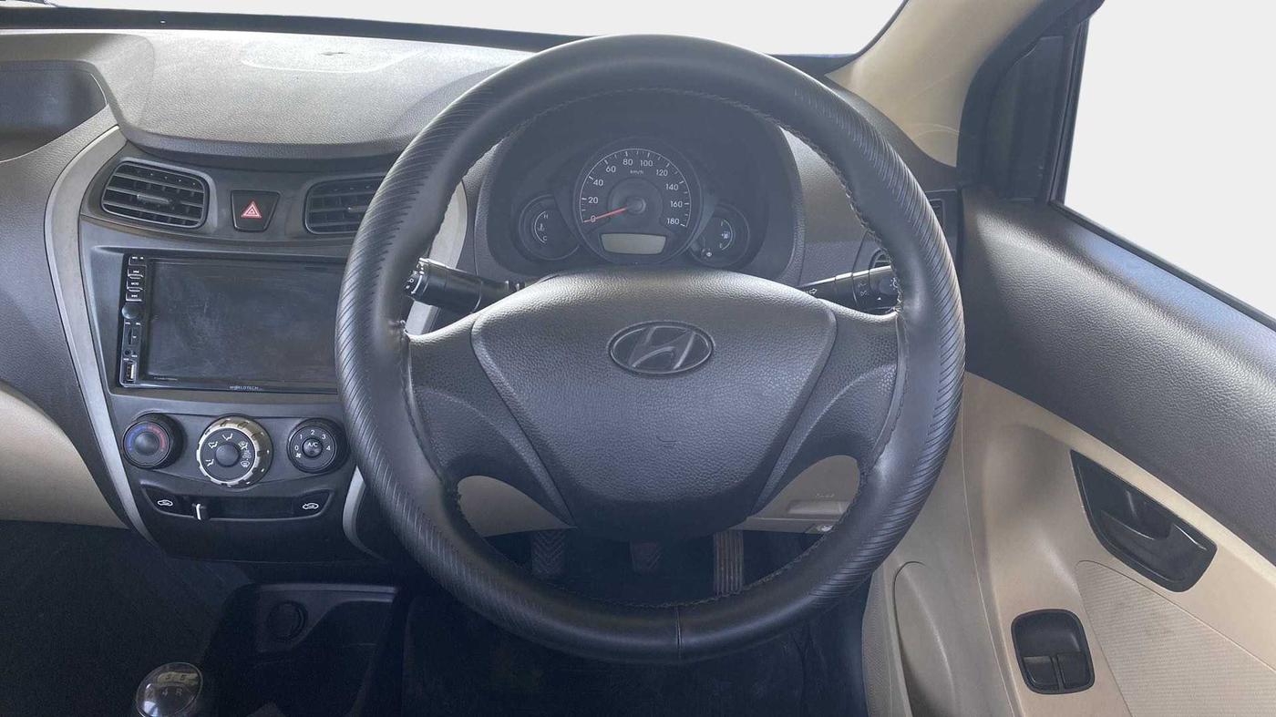 2016 Hyundai Eon ERA +, Petrol, Manual, 1,04,292 km, Steering Wheel Close Up
