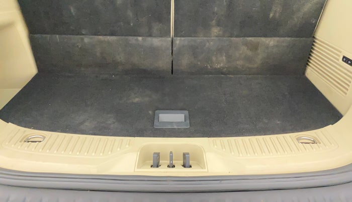 2019 Ford Endeavour TITANIUM PLUS 3.2 4X4 AT SUNROOF, Diesel, Automatic, 83,091 km, Boot Inside