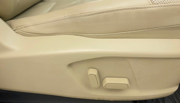 2019 Ford Endeavour TITANIUM PLUS 3.2 4X4 AT SUNROOF, Diesel, Automatic, 83,091 km, Driver Side Adjustment Panel