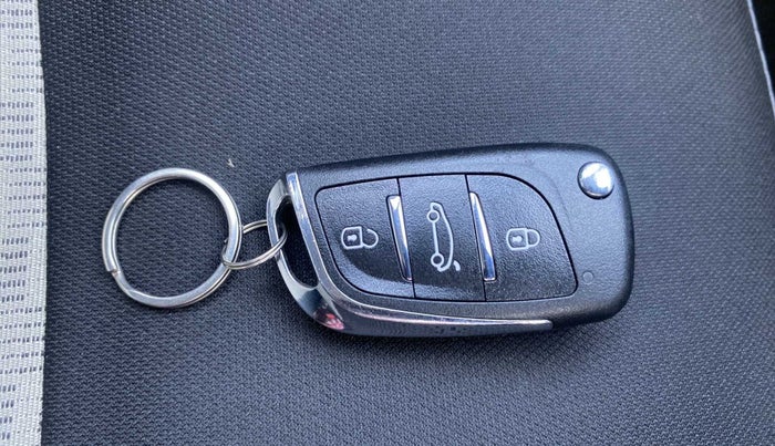 2022 Maruti Alto LXI O, Petrol, Manual, 9,716 km, Key Close Up
