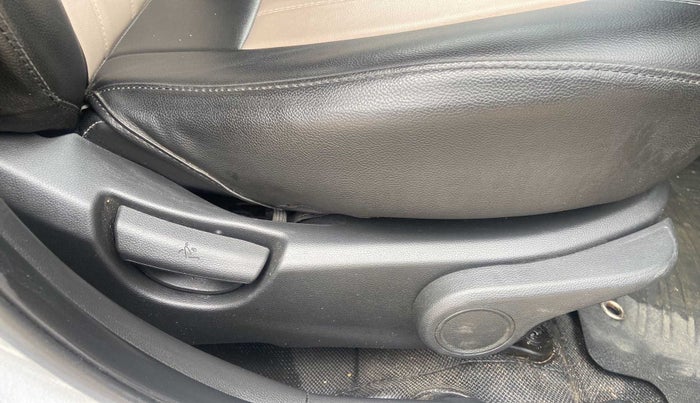 2018 Hyundai Grand i10 ASTA 1.2 KAPPA VTVT, Petrol, Manual, 22,523 km, Driver Side Adjustment Panel