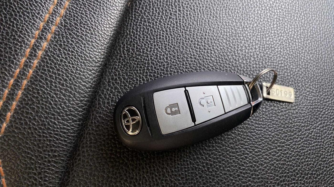 2021 Toyota URBAN CRUISER PREMIUM GRADE AT, Petrol, Automatic, 45,052 km, Key Close Up