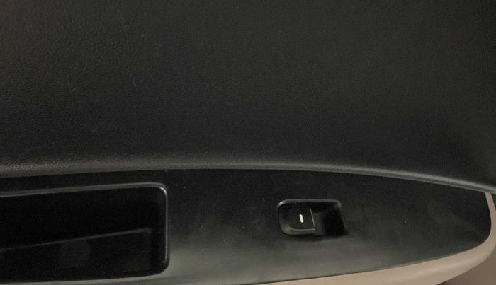 2017 Hyundai Grand i10 SPORTZ (O) AT 1.2 KAPPA VTVT, Petrol, Automatic, 41,150 km, Left front window switch / handle - Switch/handle not functional