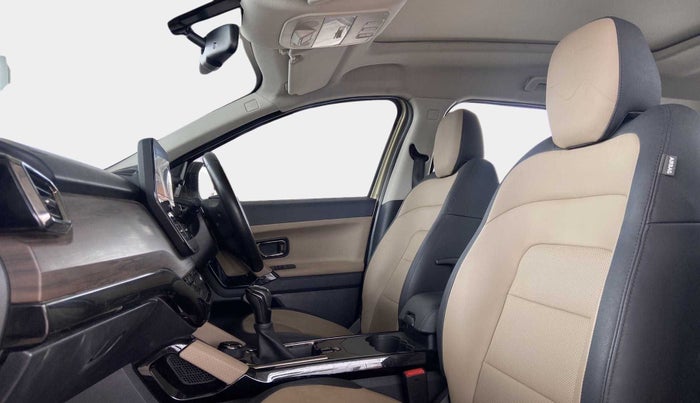 2022 Tata Safari XZA PLUS KAZIRANGA, Diesel, Automatic, 27,943 km, Right Side Front Door Cabin
