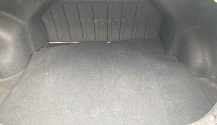 2011 Hyundai Verna FLUIDIC 1.4 VTVT, Petrol, Manual, 31,865 km, Boot Inside