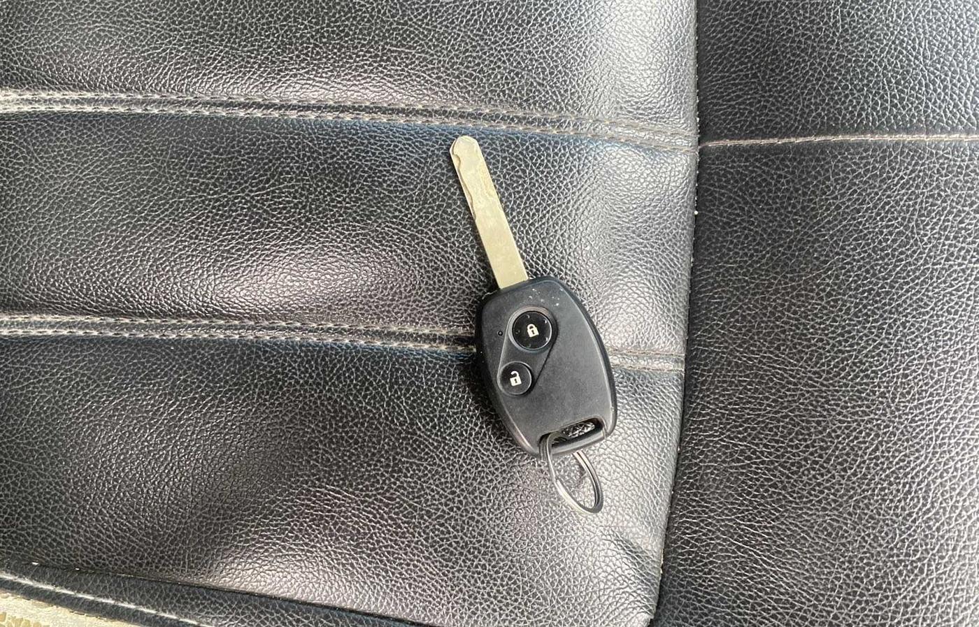 2012 Honda Brio V MT, Petrol, Manual, 41,963 km, Key Close Up