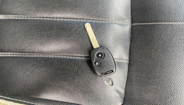 2012 Honda Brio V MT, Petrol, Manual, 41,963 km, Key Close Up