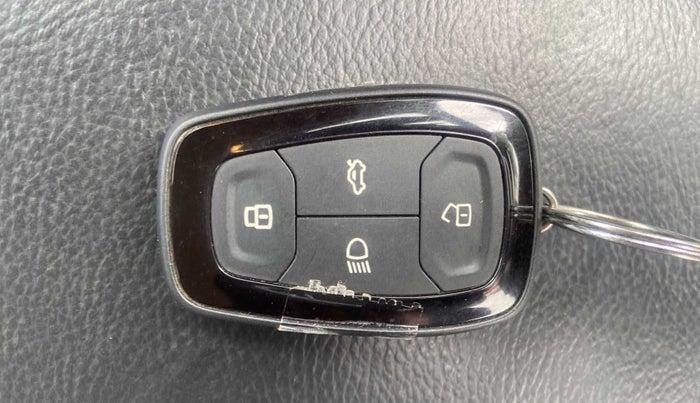 2021 Tata PUNCH CREATIVE  1.2 RTN DUAL TONE, Petrol, Manual, 14,302 km, Key Close Up