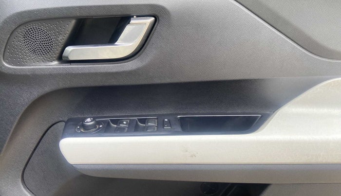 2021 Tata PUNCH CREATIVE  1.2 RTN DUAL TONE, Petrol, Manual, 14,302 km, Driver Side Door Panels Control