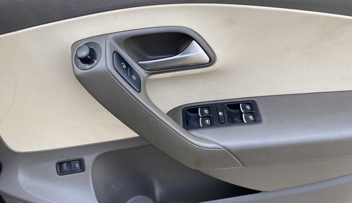 2015 Volkswagen Vento HIGHLINE 1.5 AT, Diesel, Automatic, 89,982 km, Driver Side Door Panels Control