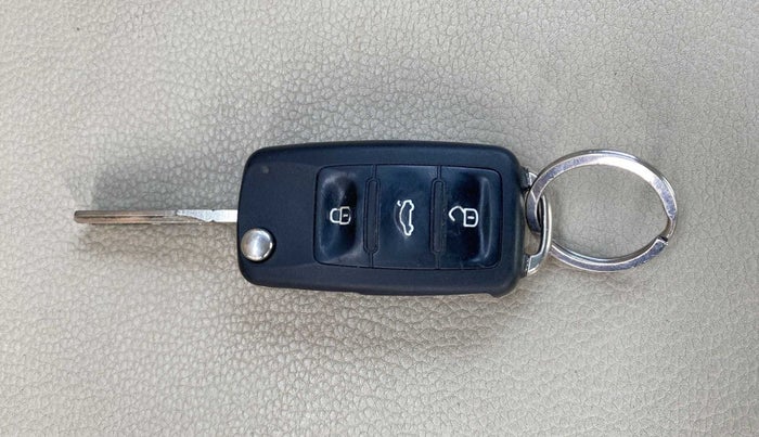 2015 Volkswagen Vento HIGHLINE 1.5 AT, Diesel, Automatic, 89,982 km, Key Close Up