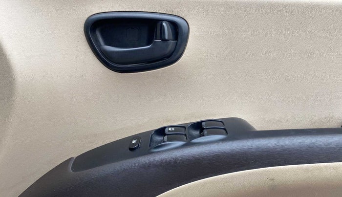 2010 Hyundai i10 MAGNA 1.2, Petrol, Manual, 54,541 km, Driver Side Door Panels Control