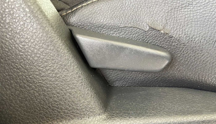 2016 Renault Duster 85 PS RXE DIESEL, Diesel, Manual, 62,486 km, Driver Side Adjustment Panel