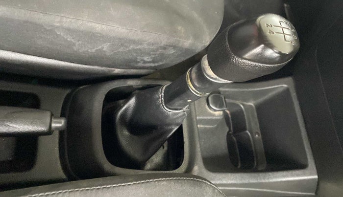 2017 Renault Kwid RXT 0.8, Petrol, Manual, 12,794 km, Gear lever - Boot Cover minor damage
